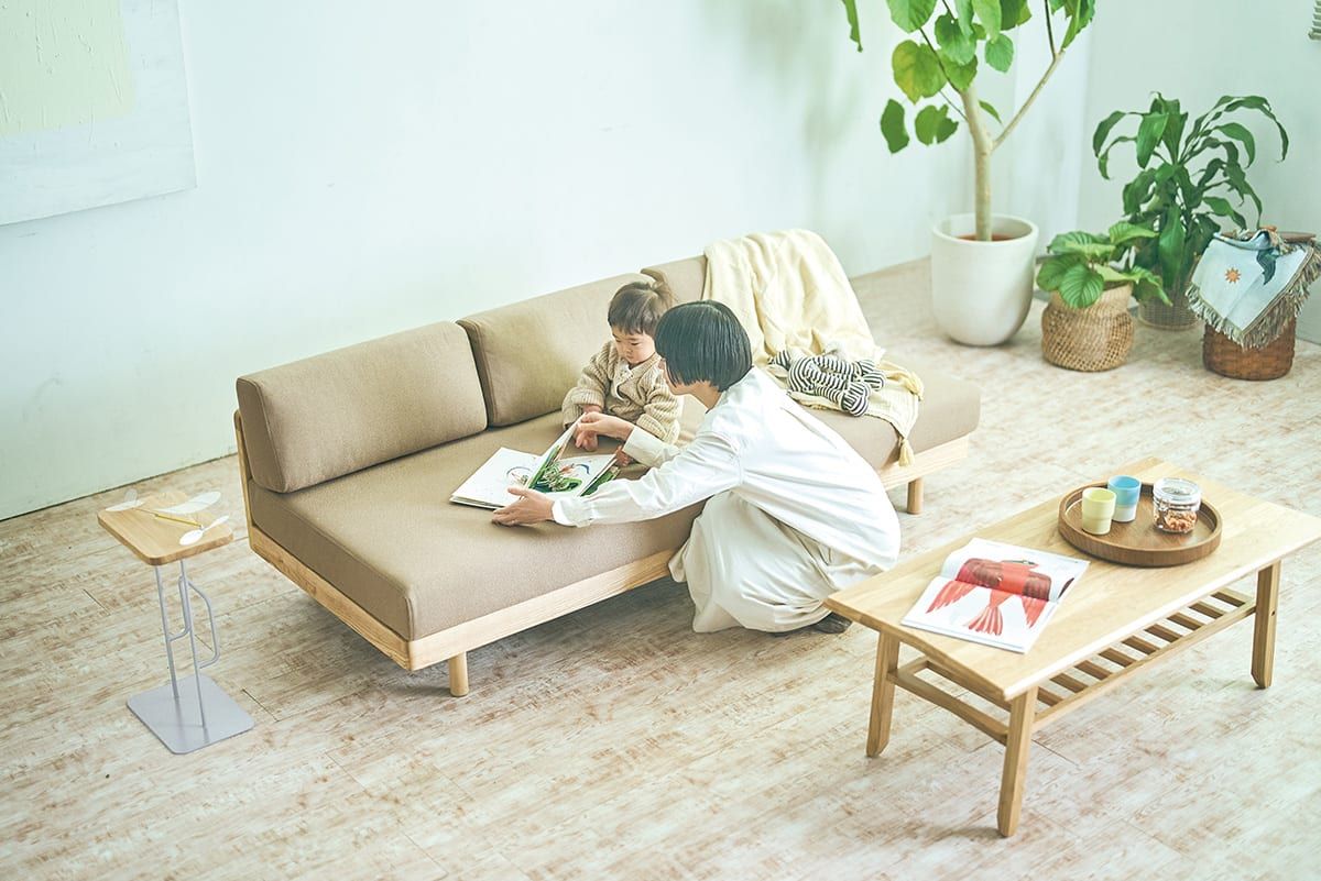 リビングテーブルのある部屋で
