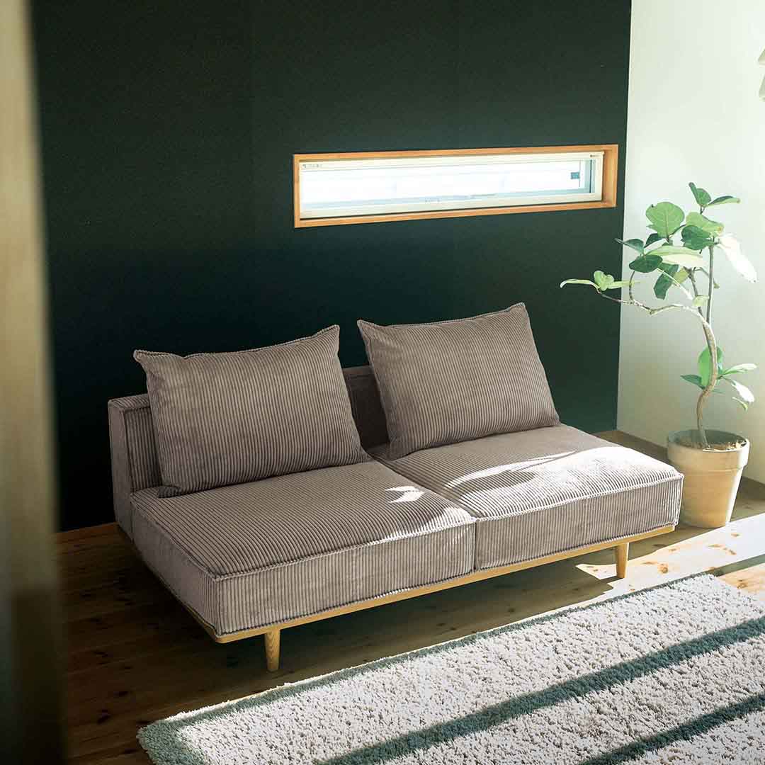 グレーベージュ