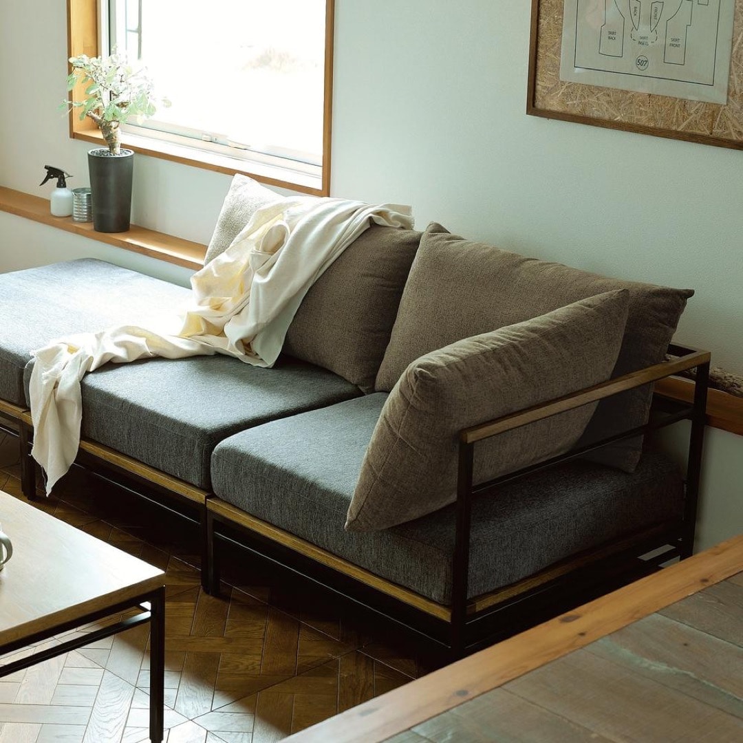 サンドベージュ