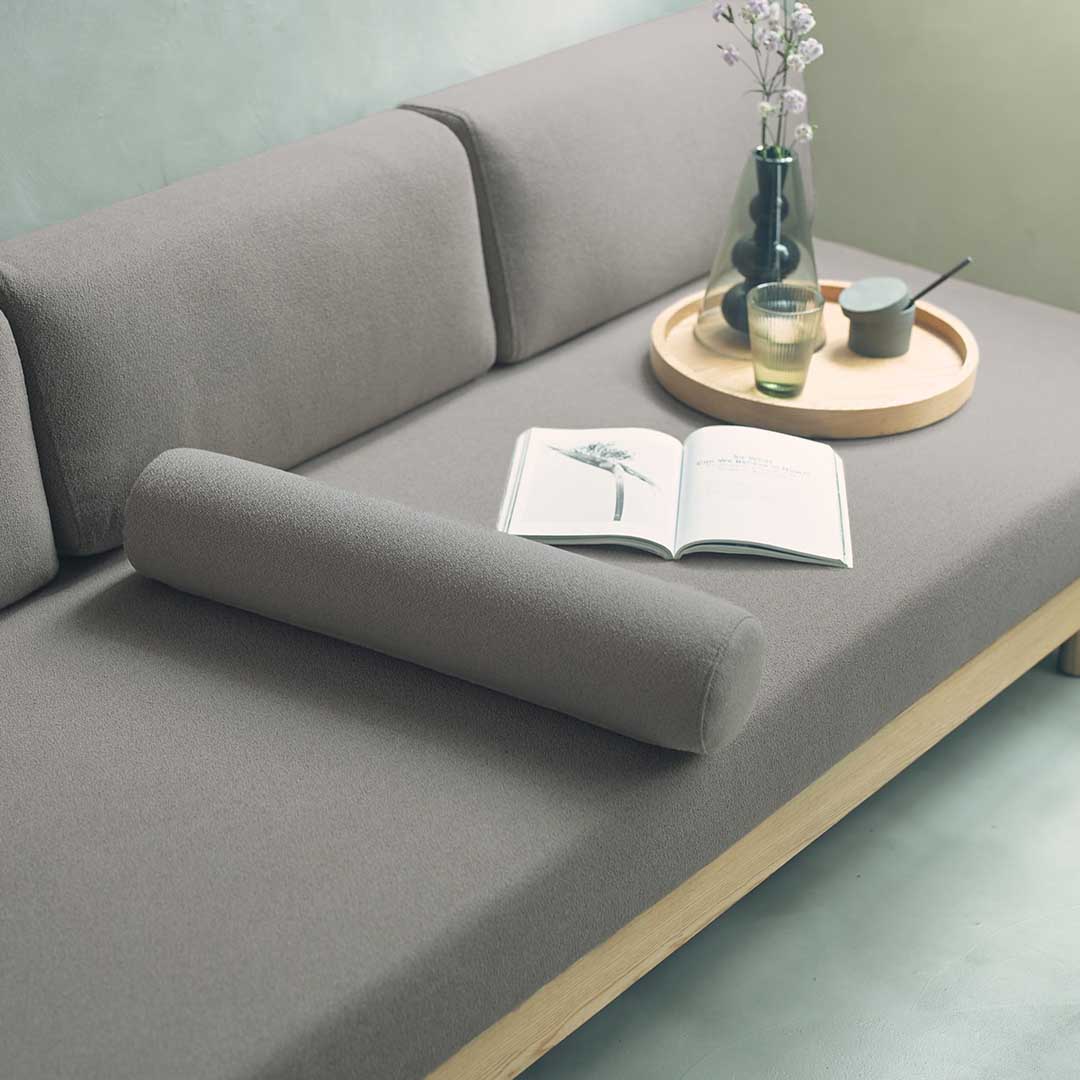 チャコールグレー