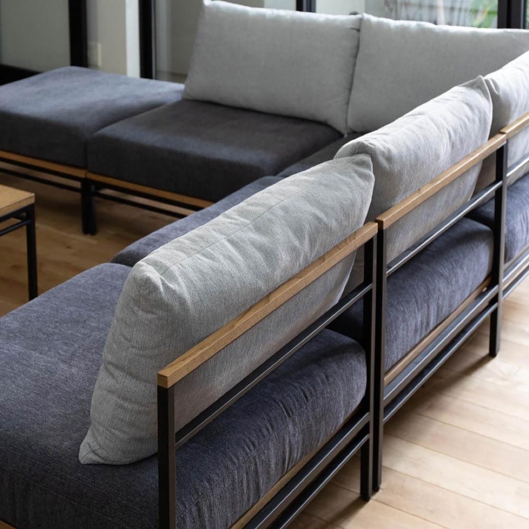 サンドベージュ