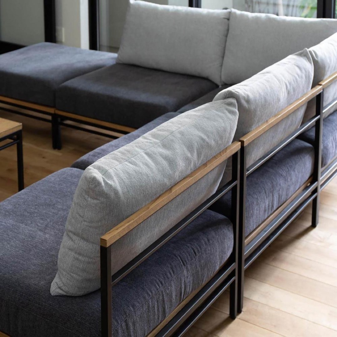 サンドベージュ