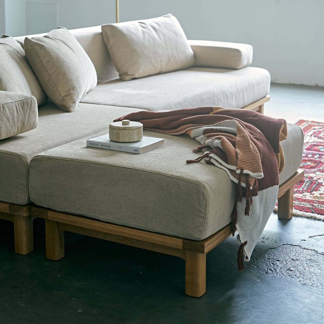 ダークベージュ