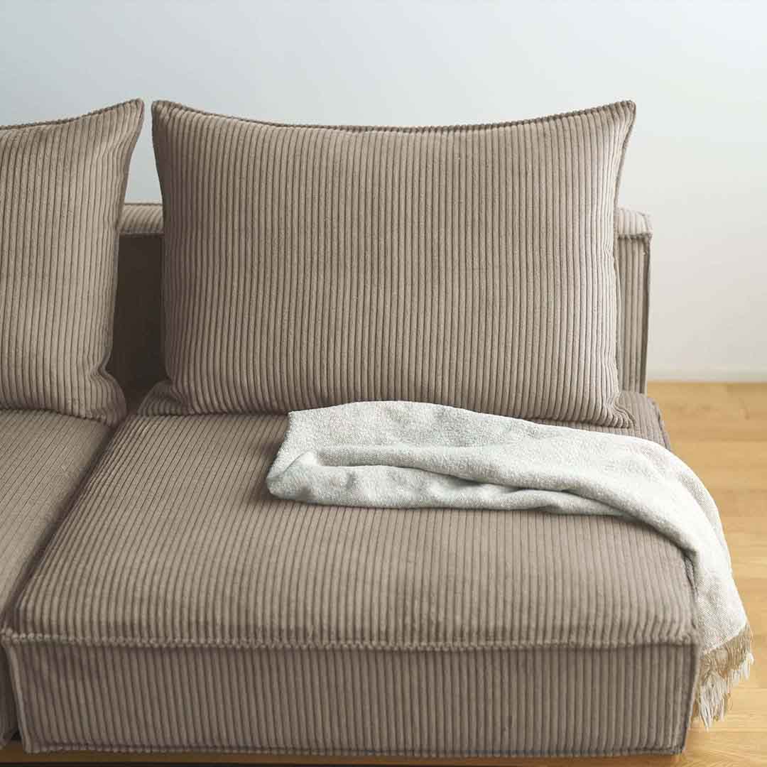 グレーベージュ