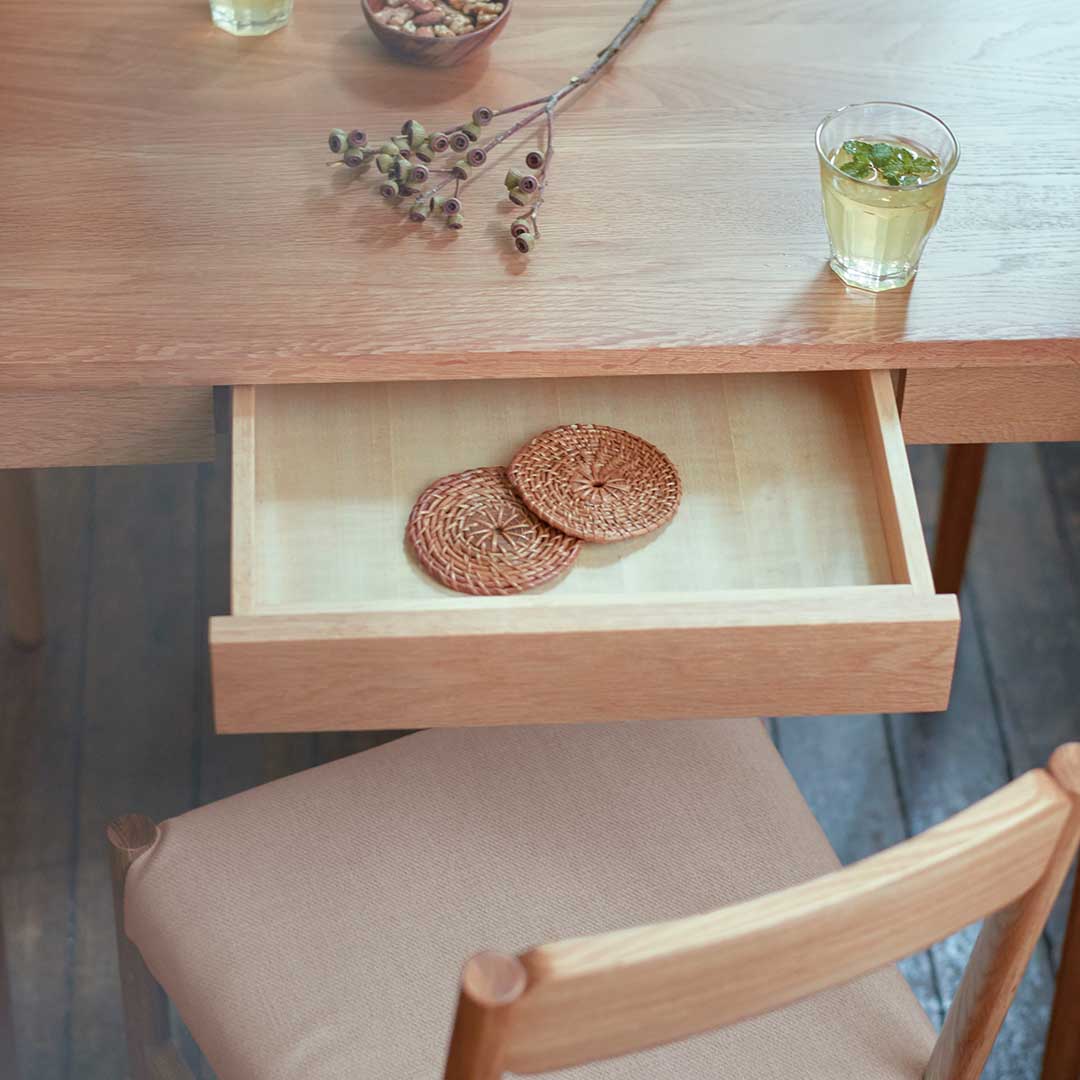 グレーベージュ