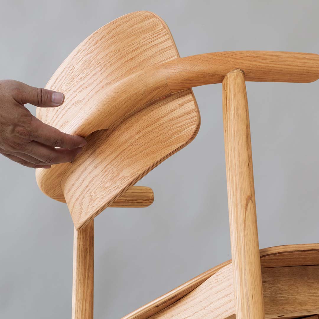 グレーベージュ