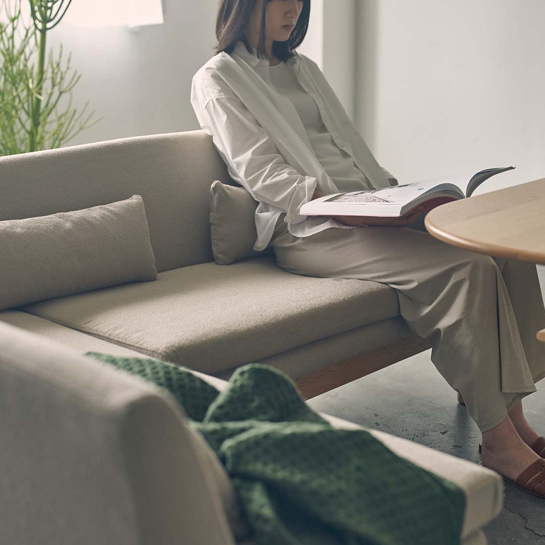 グレーベージュ