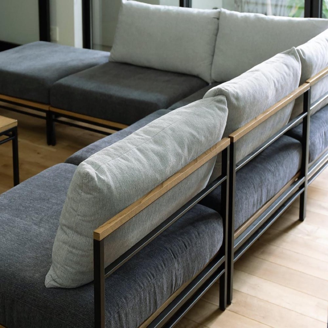 サンドベージュ