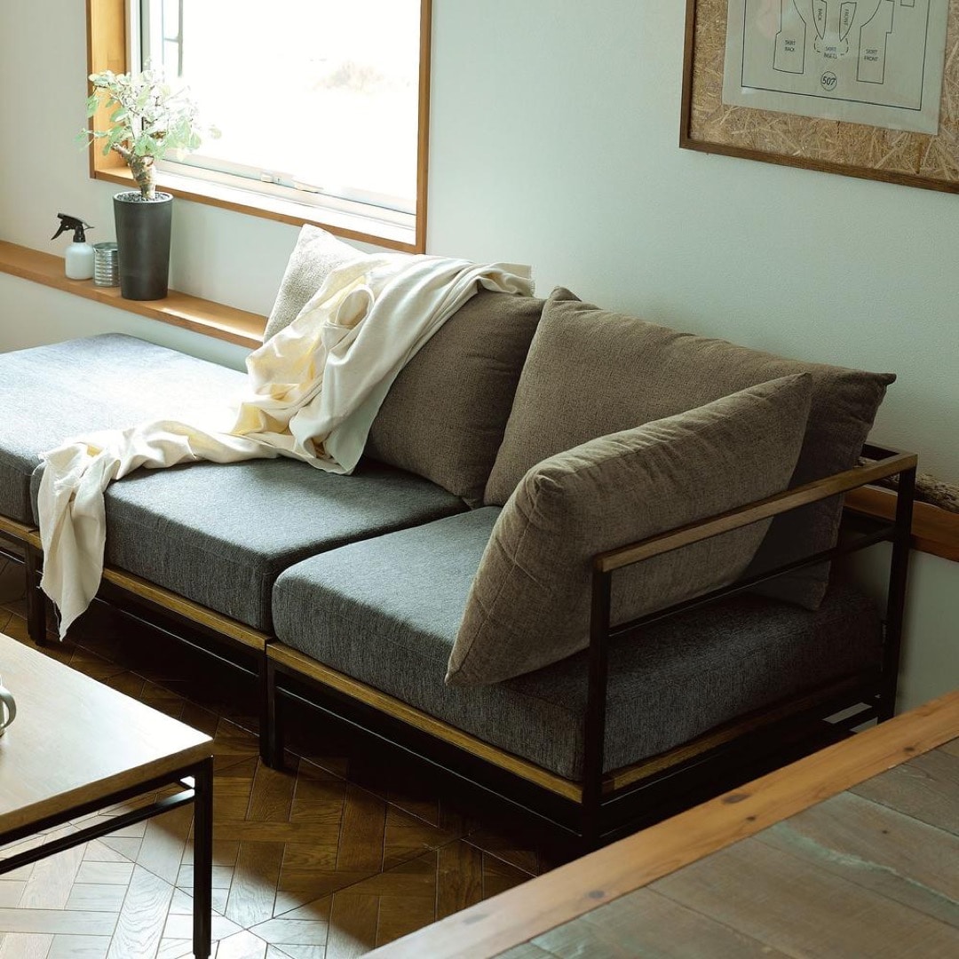 サンドベージュ