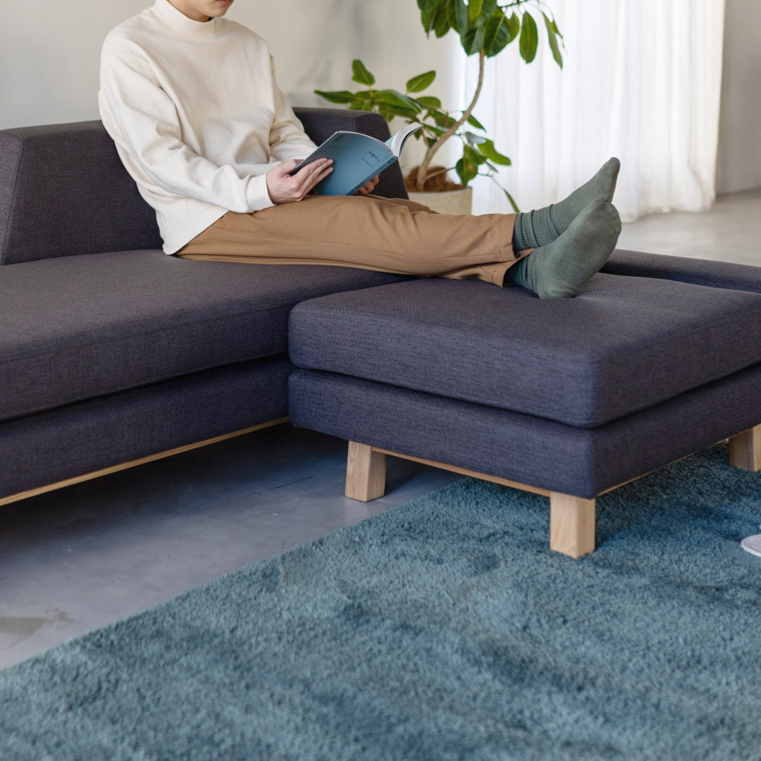 チャコールグレー