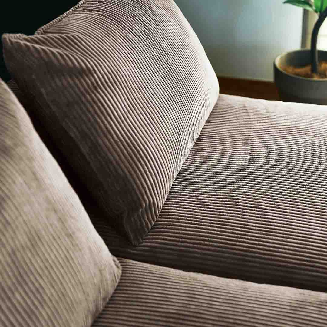 ダークベージュ