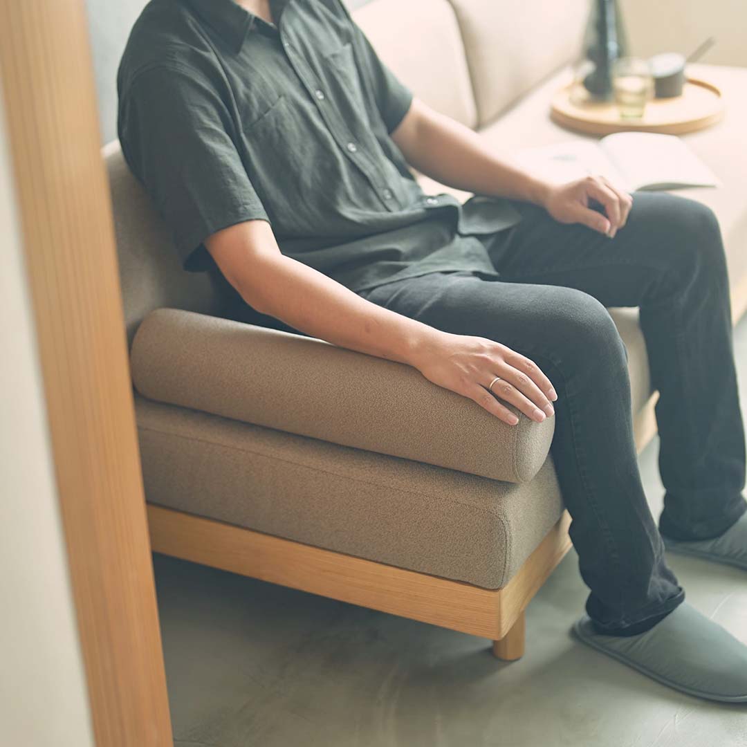 チャコールグレー