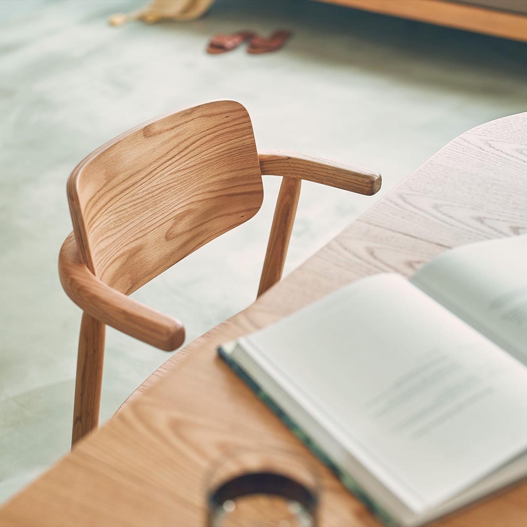 サンドベージュ