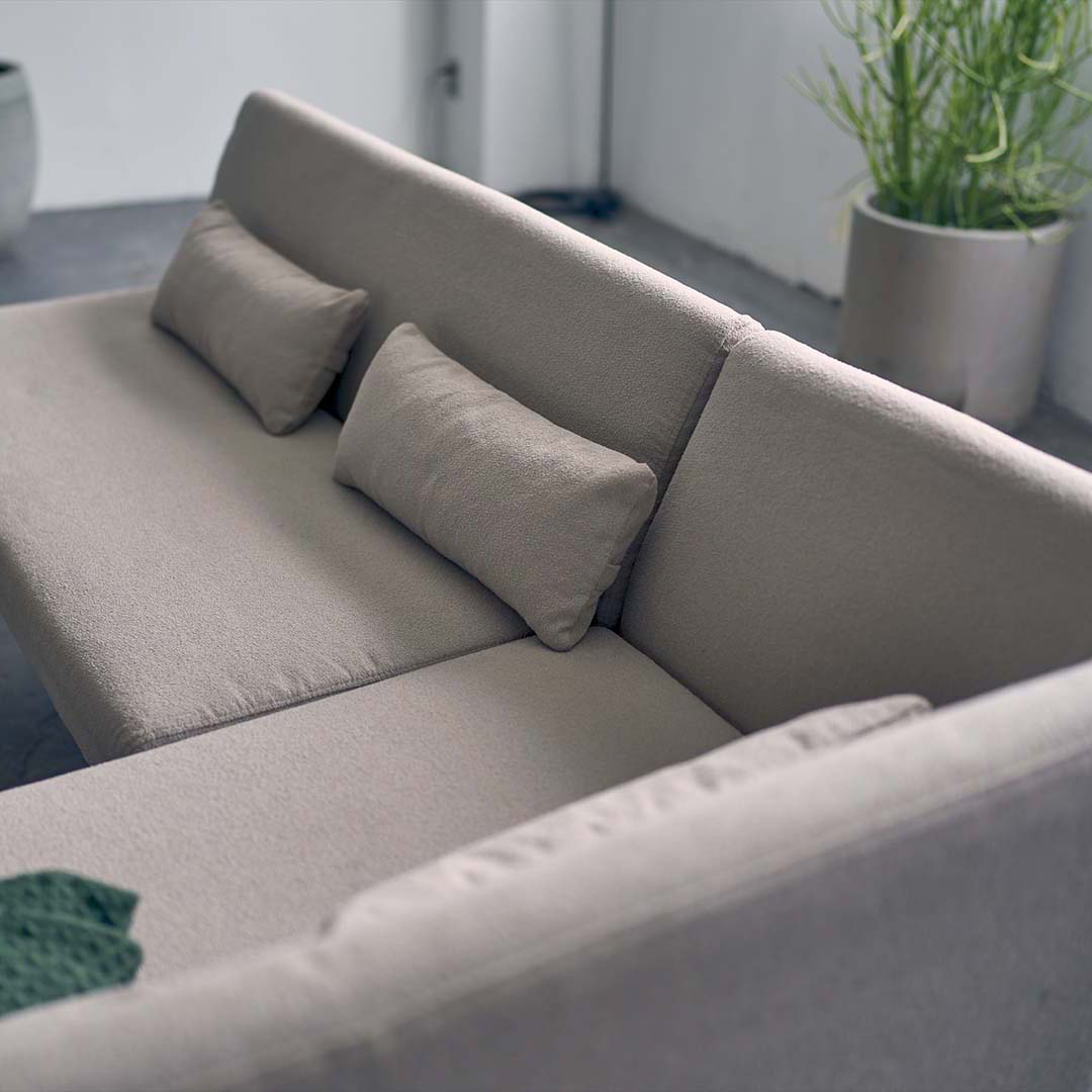 グレーベージュ