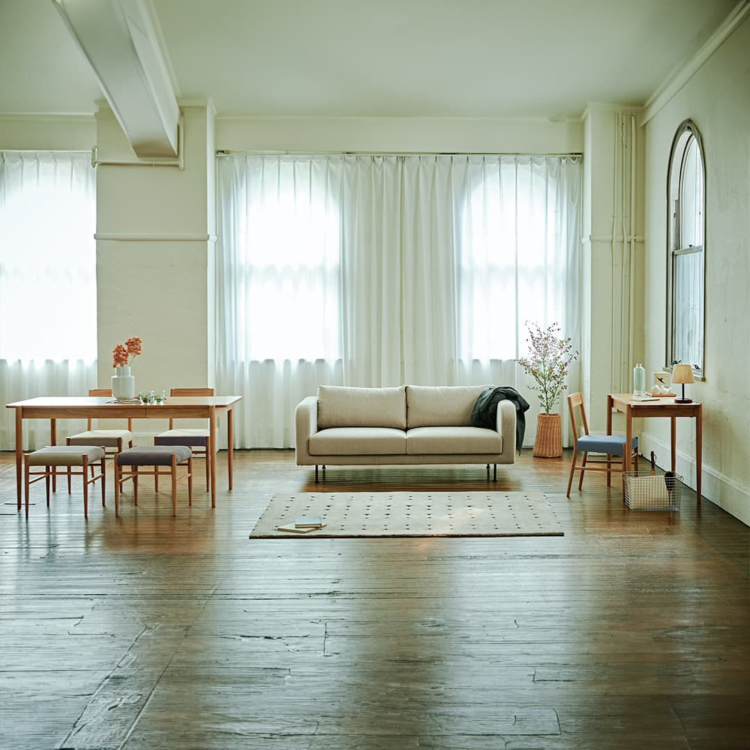 チャコールグレー