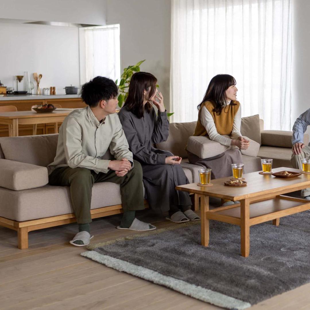 ダークベージュ