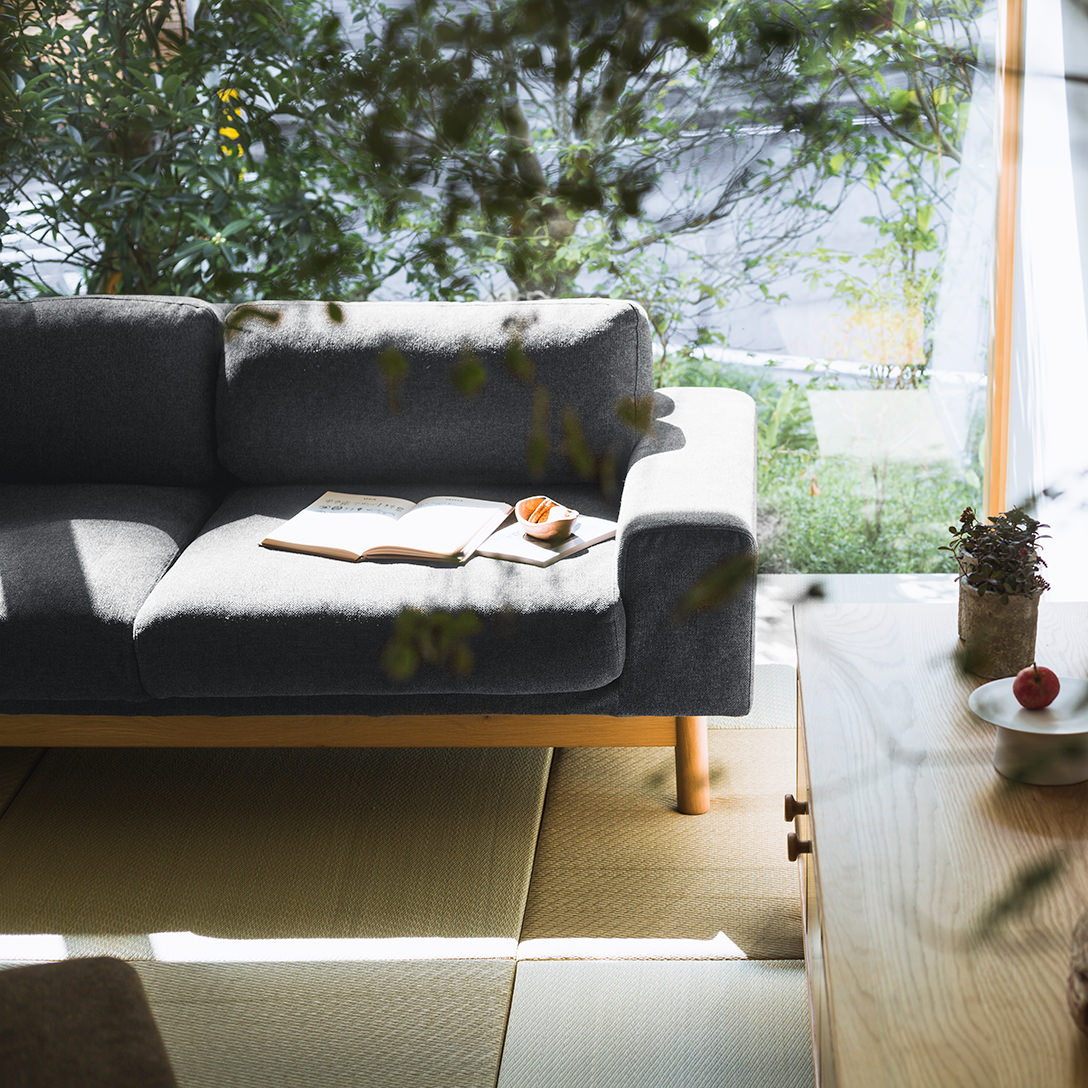 ダークベージュ