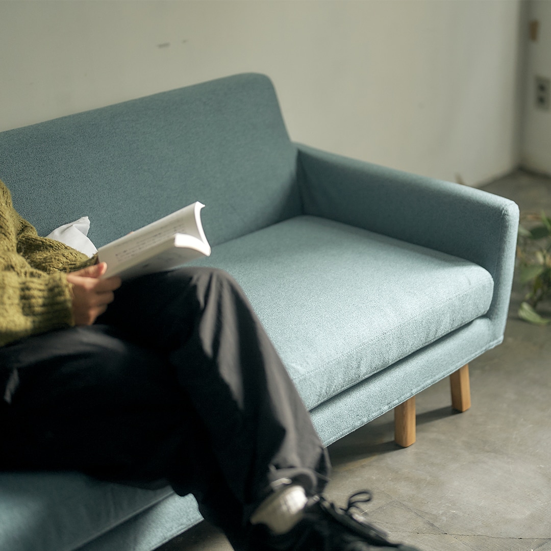 チャコールグレー