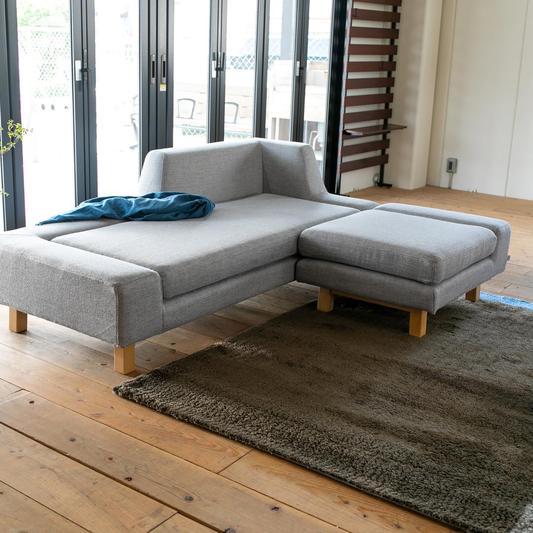 チャコールグレー