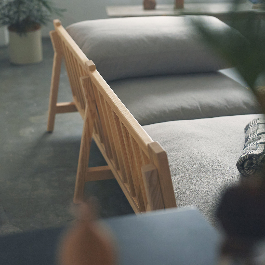 グレーベージュ