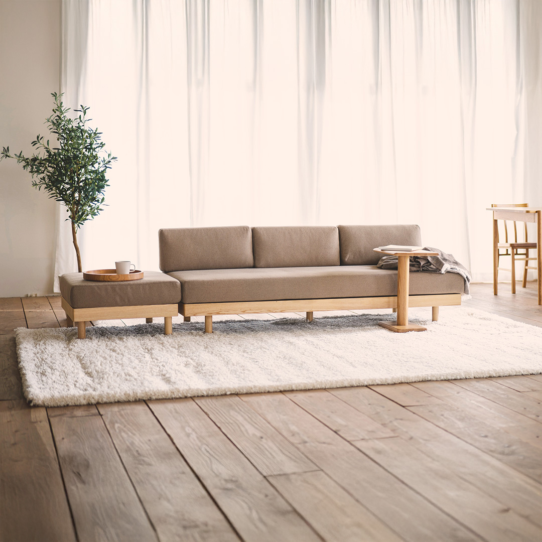 チャコールグレー