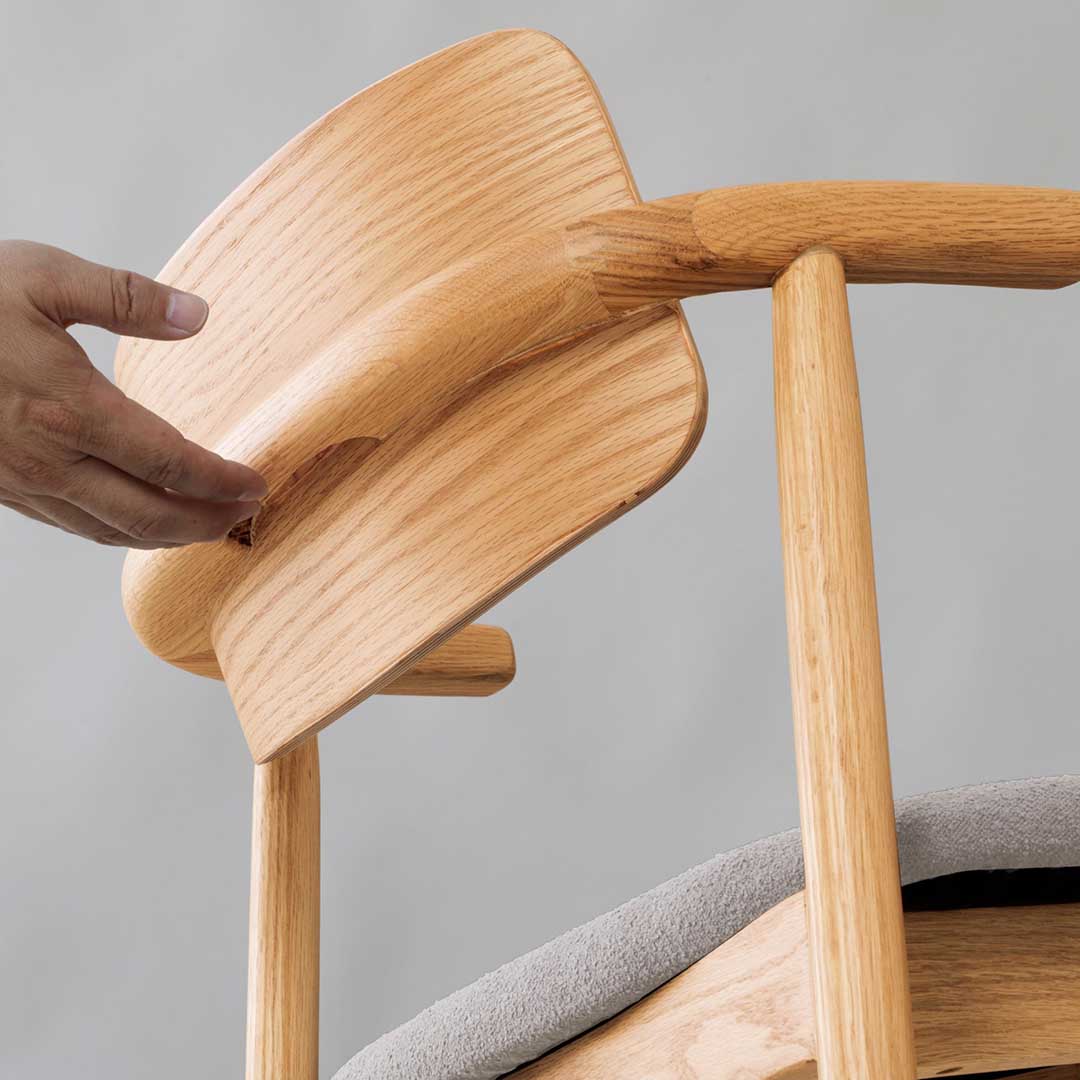 グレーベージュ