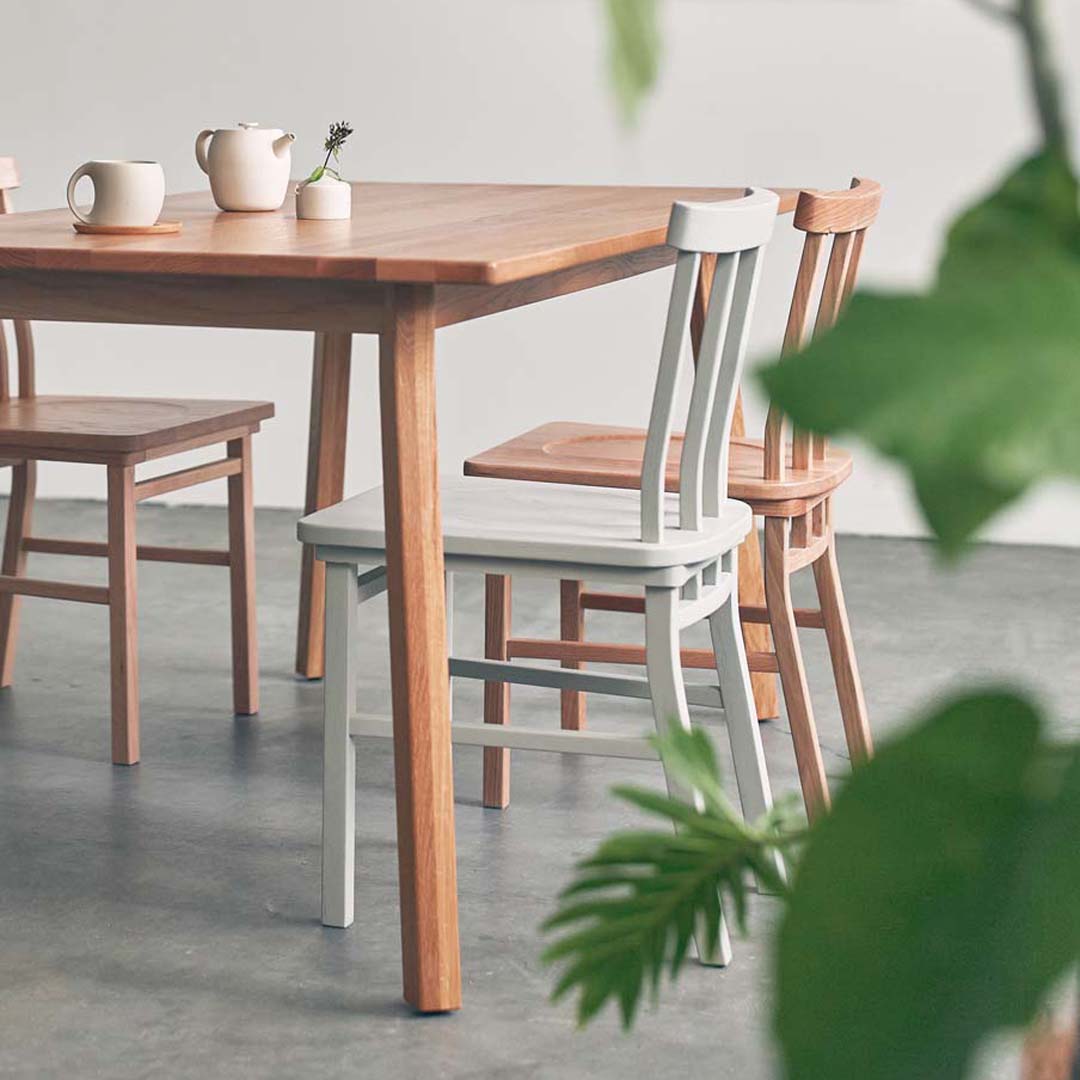 グレーホワイト