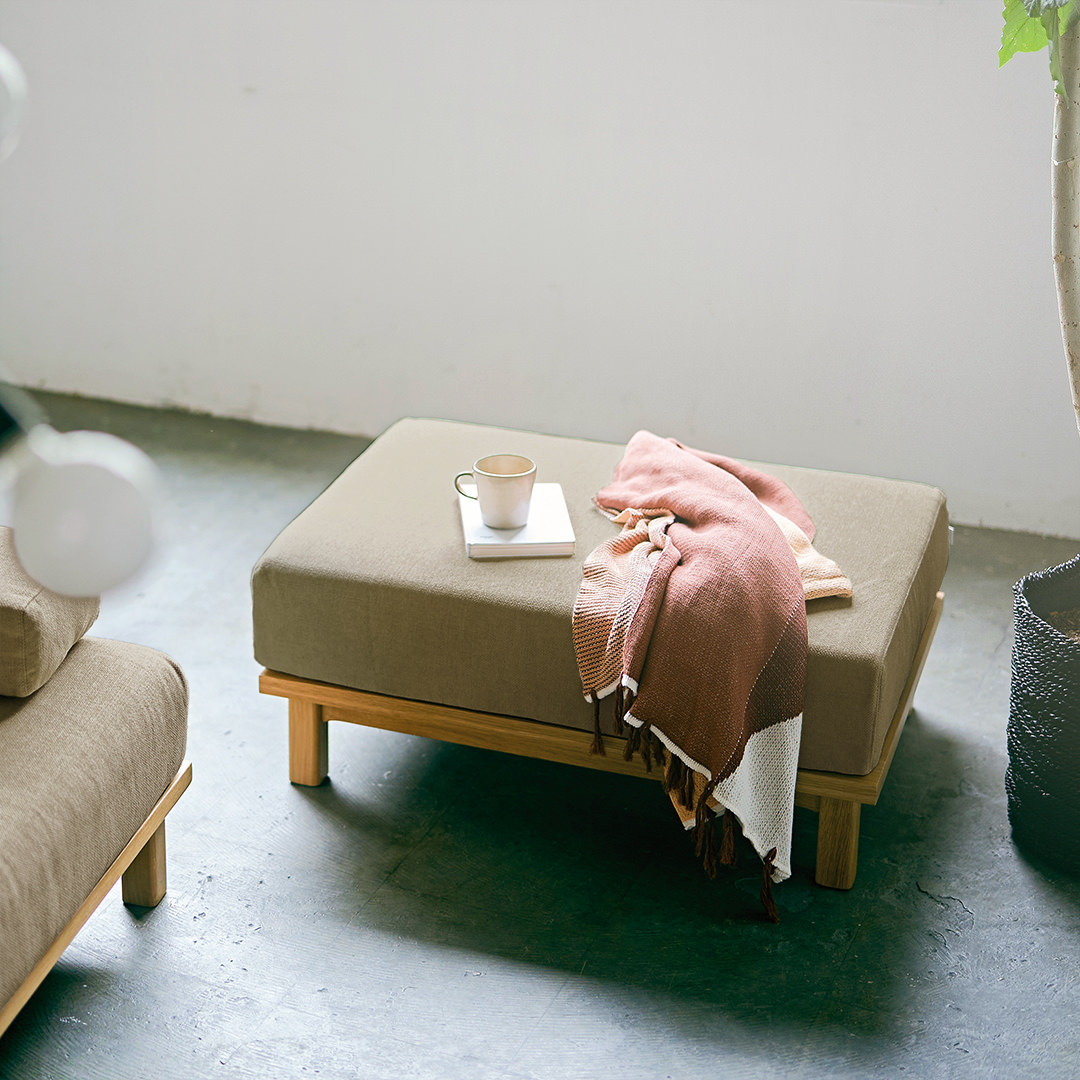 ダークベージュ