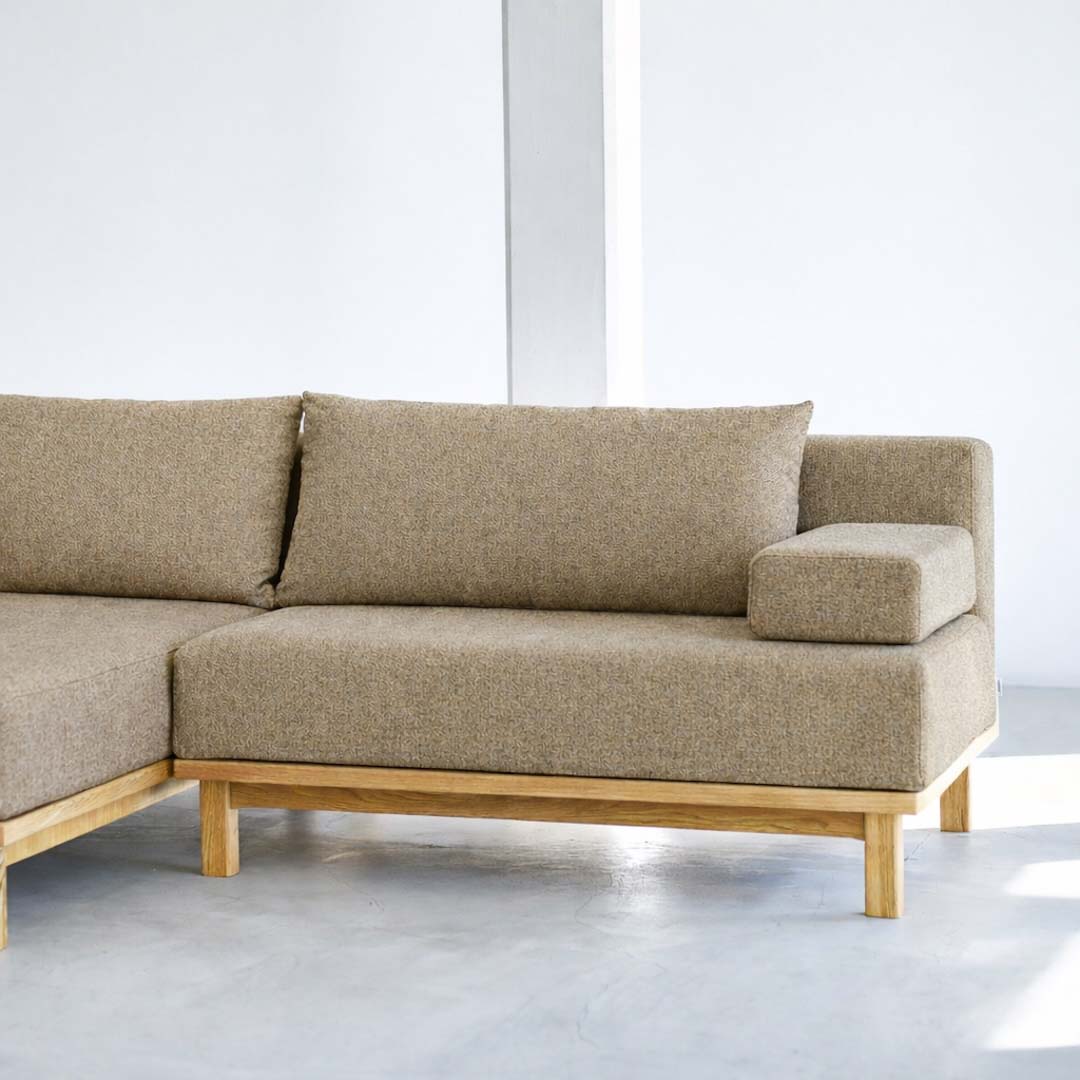 ダークベージュ