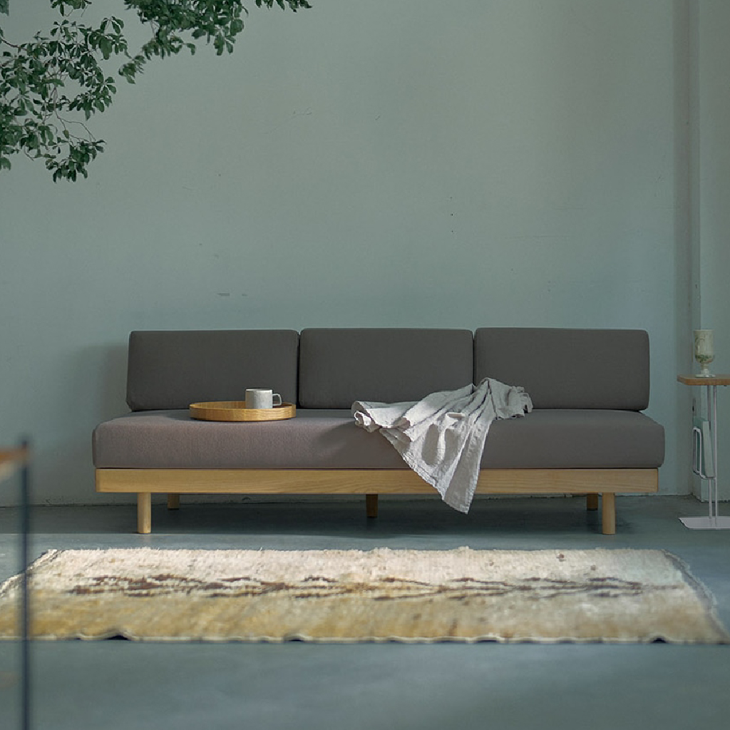 チャコールグレー