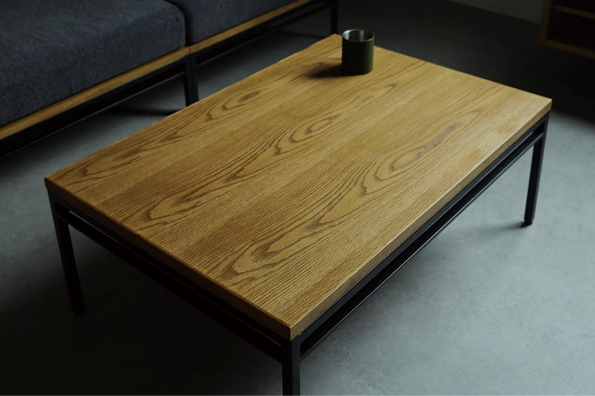 手作業で拭き塗装を数回行いオーク材本来の木目を生かしたADRSのテーブル カーラセンターテーブル Mサイズ ナチュラル