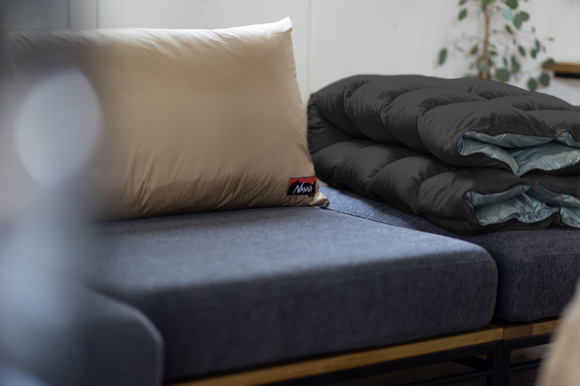 ブランケットクッション仕様のADRS×NANGAのソファ カーラ ソファ コーナー ブラック