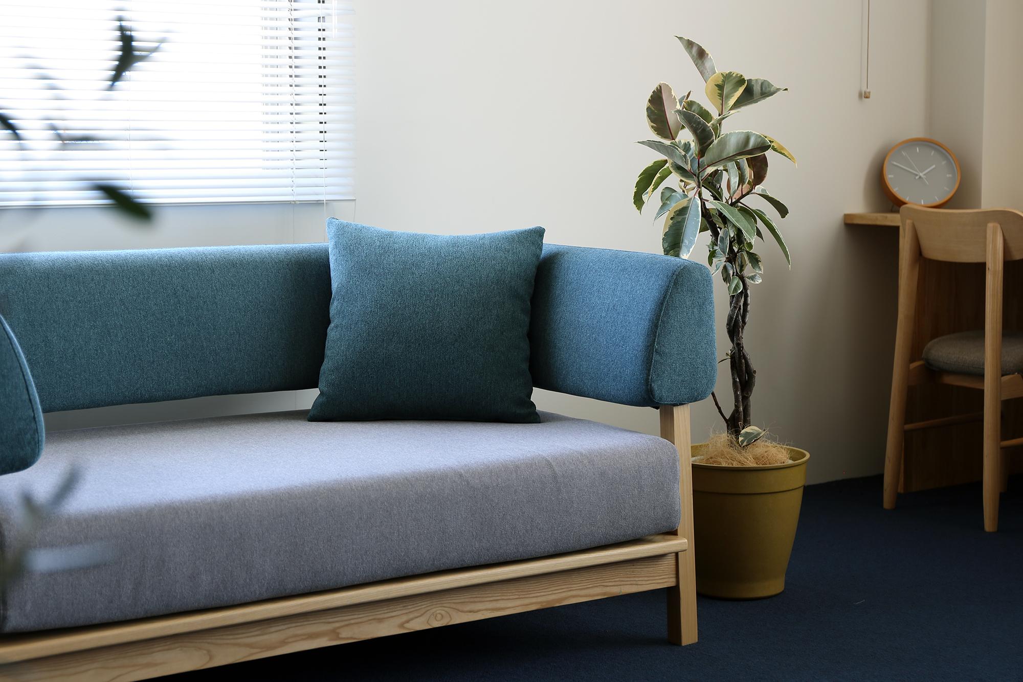 落ち着いた上品な雰囲気 SIEVE ブラケットソファ用クッション グリーン