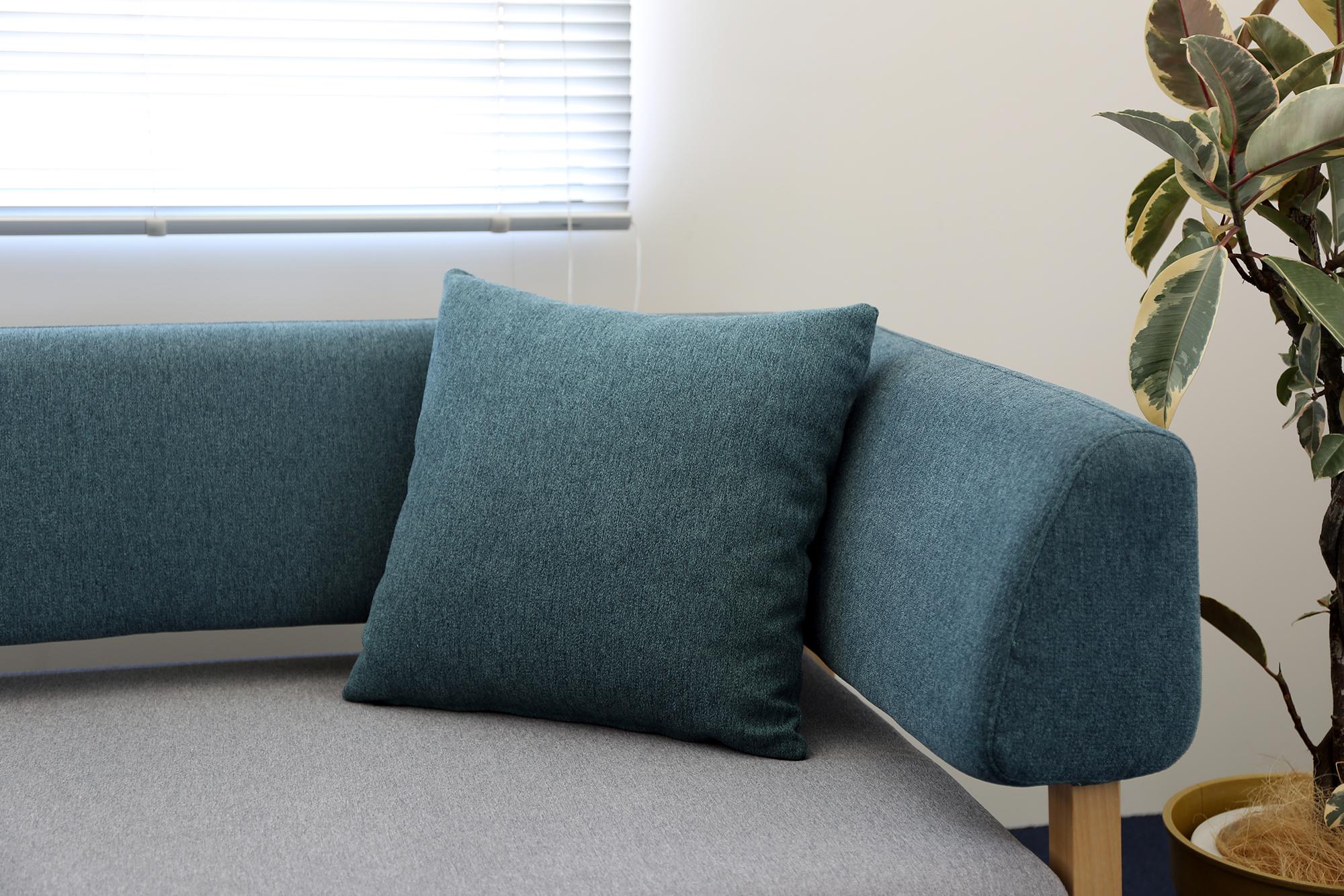 ボリュームたっぷり SIEVE ブラケットソファ用クッション グリーン