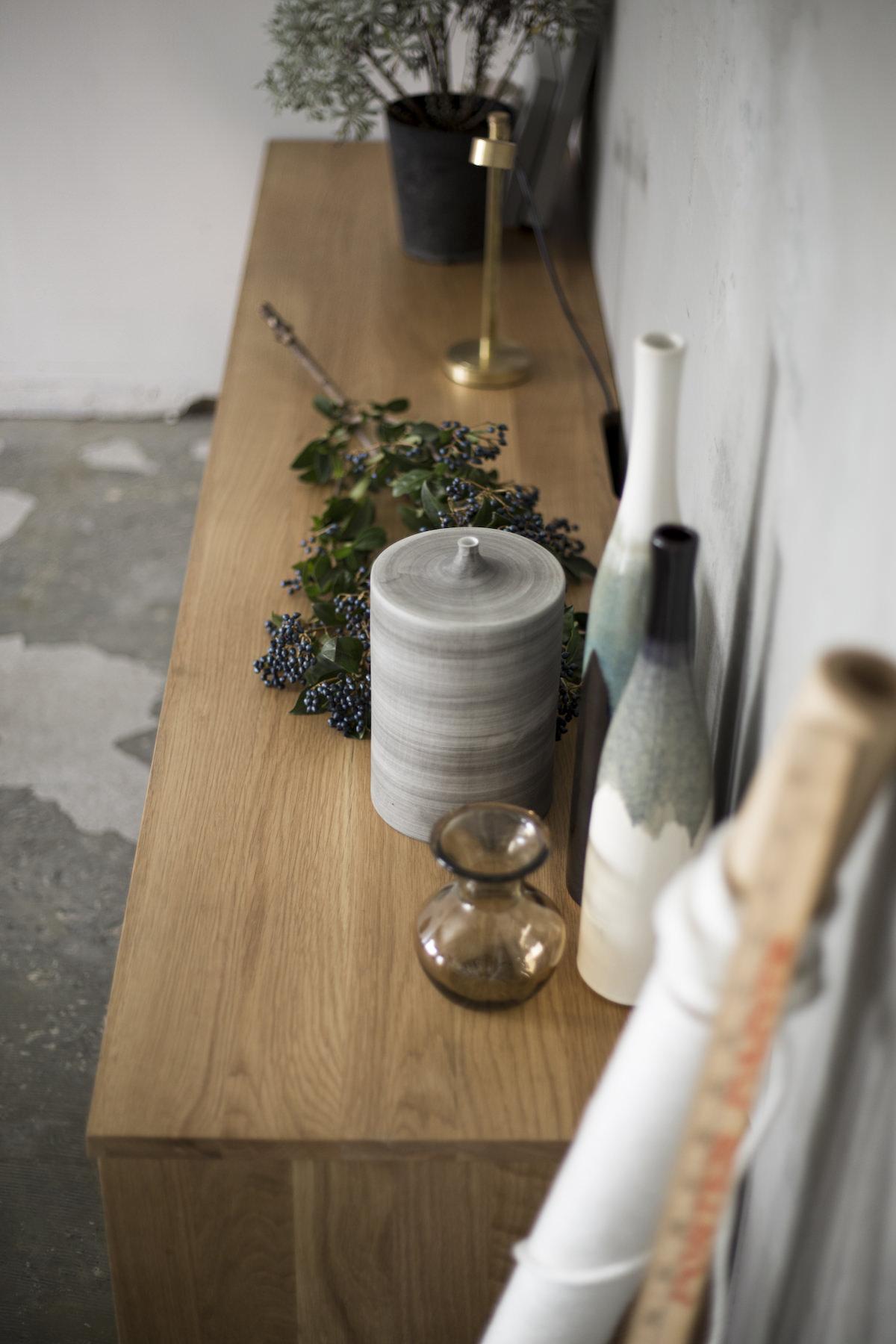 コードの隙間や随所への配慮 SIEVE シュッツ ローボード ナチュラル