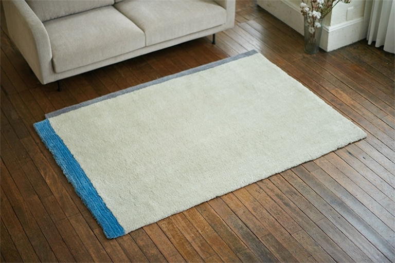 お部屋のワンポイントに最適なラグ SIEVE ブレンド ラグ アイボリー