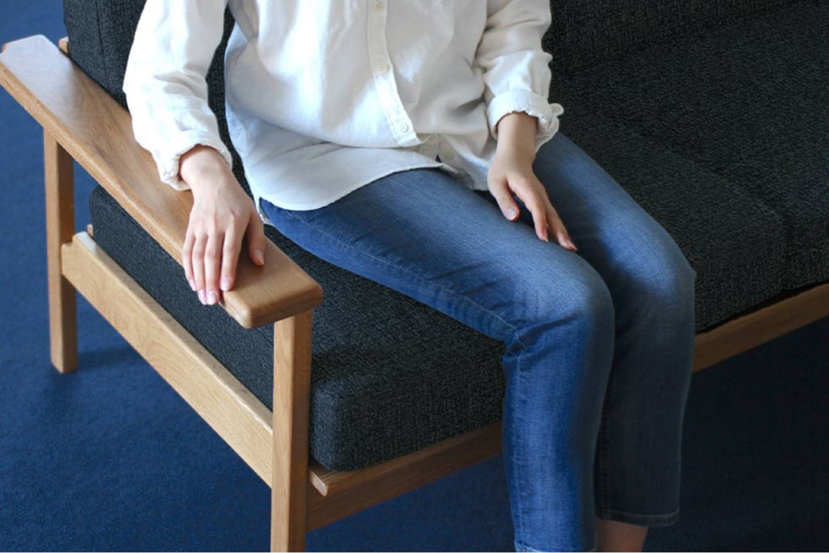 浅めの座面で姿勢をくずさない SIEVE パート ソファ 2人掛け ブルー