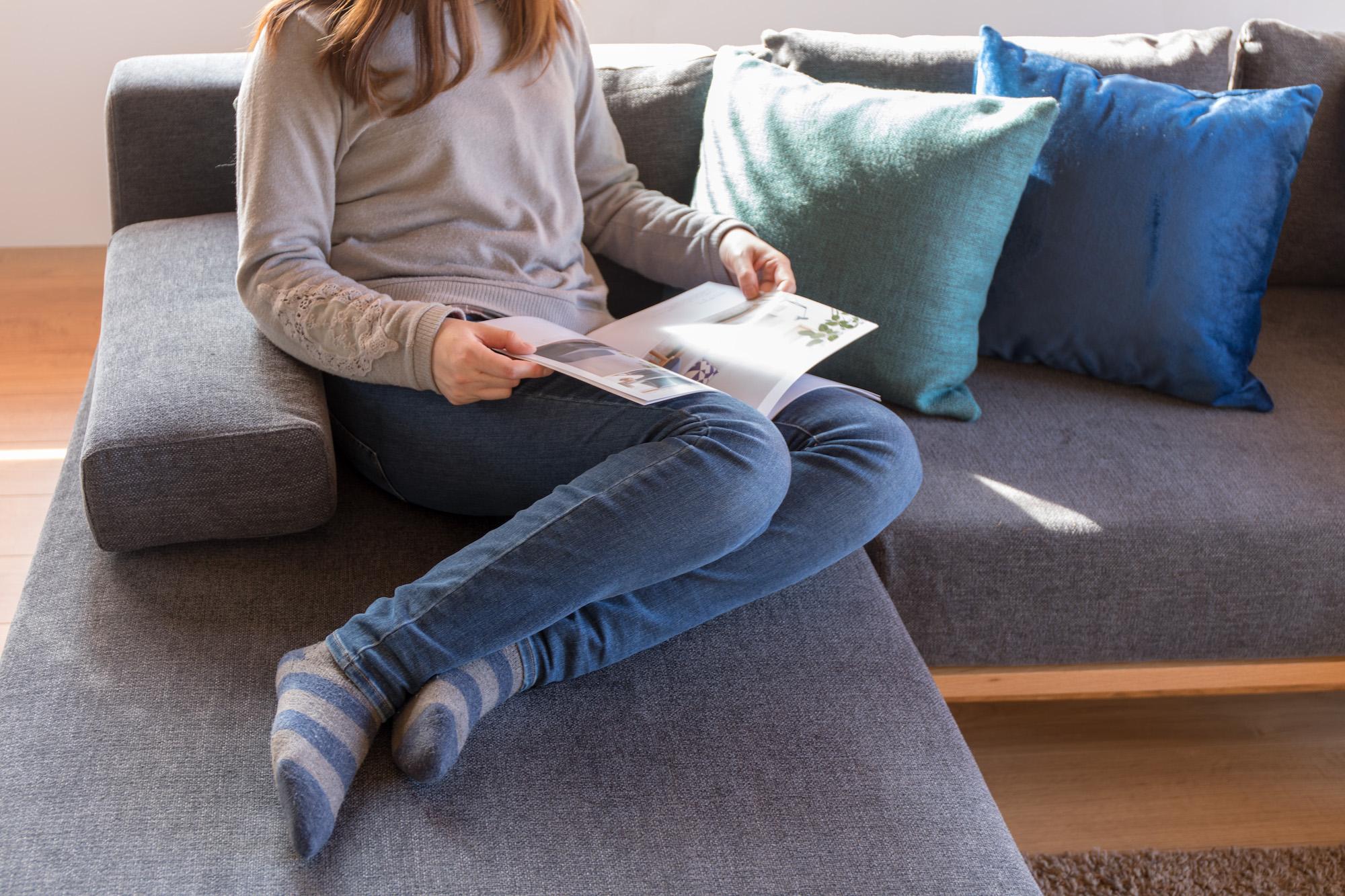 足を伸ばしてくつろげる SIEVE レクトユニット ソファ ロング/ブラウン/グレー