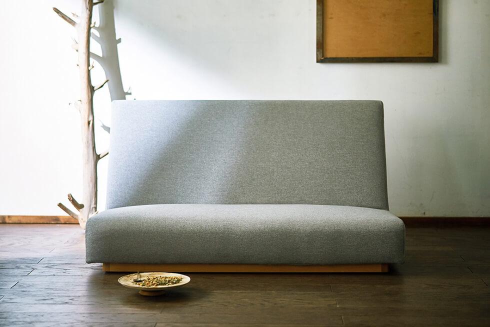 お部屋を広く見せれる SIEVE フォームローソファ 1人掛け グレー