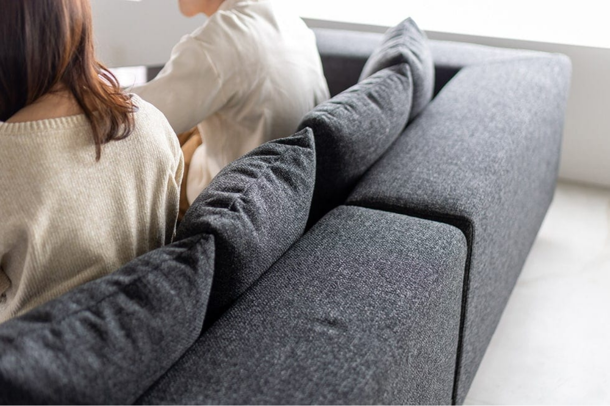 厚みを持たせた背クッション