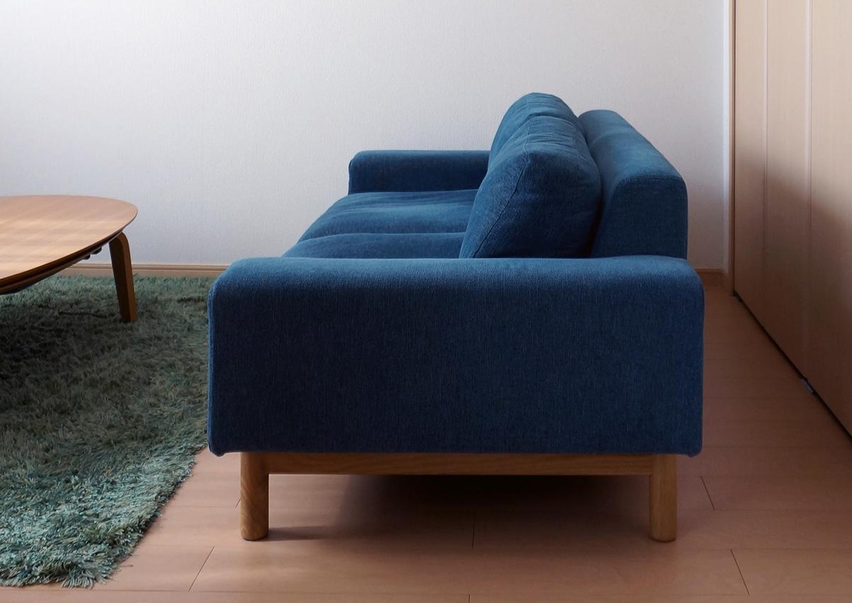 お部屋のご紹介 香川県O様 太陽の光と一日中過ごしたくなるSIEVE バージュソファ2人掛け