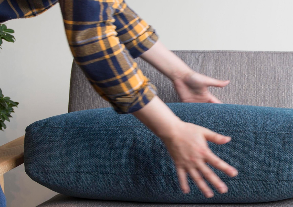 ソファを長く使うコツ フェザークッションのお手入れ方法