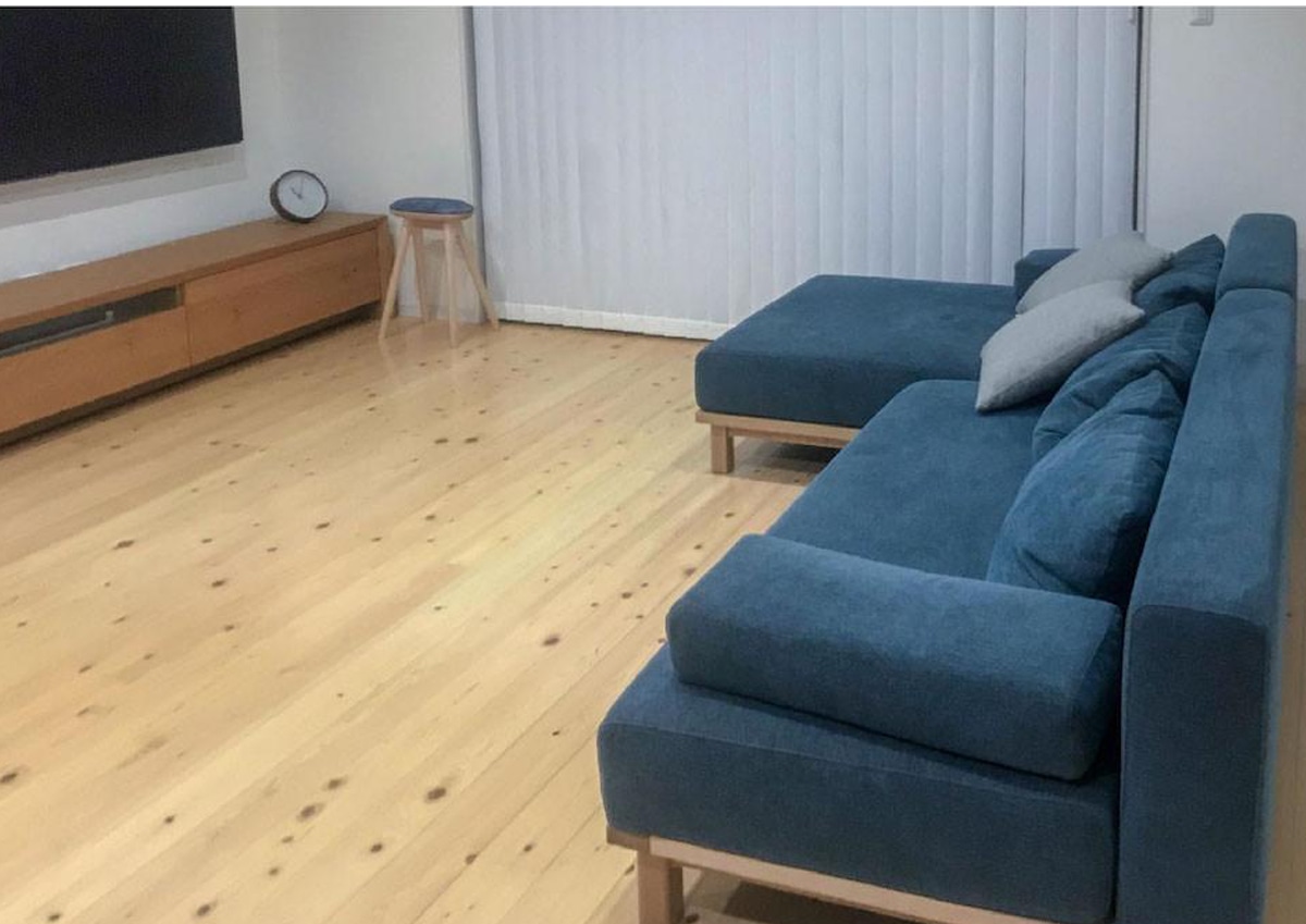 お部屋のご紹介 和歌山県T様 ロータイプで広々空間が心地よいSIEVE レクトユニットソファ