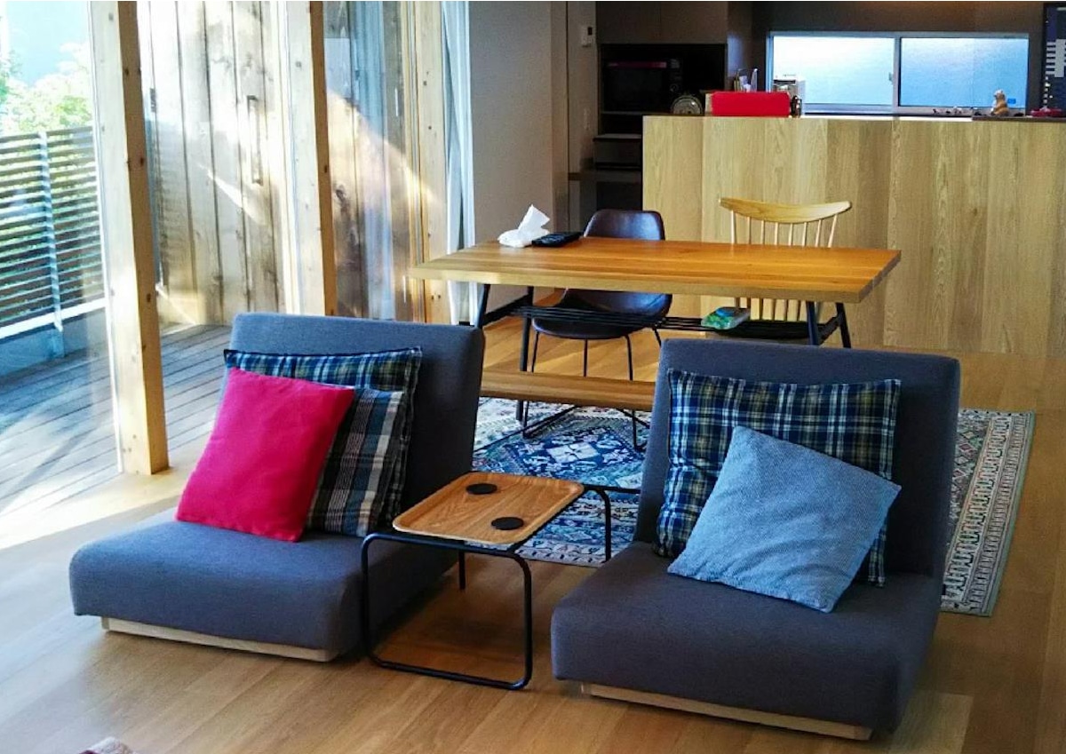 お部屋のご紹介 新潟県K様 床での贅沢なくつろぎ空間を作るSIEVE フォームローソファ