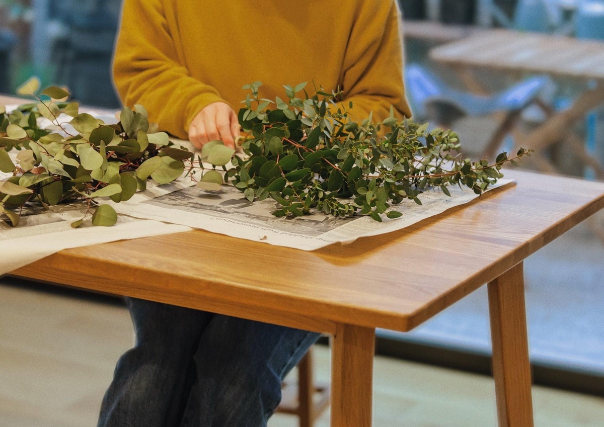 お家時間を楽しめる ユーカリの枝で作るドライフラワーの作り方